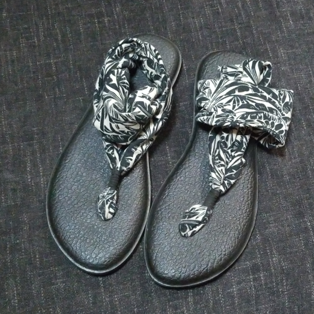 Sanuk Tropical Leaves Black Sandals Sz 10